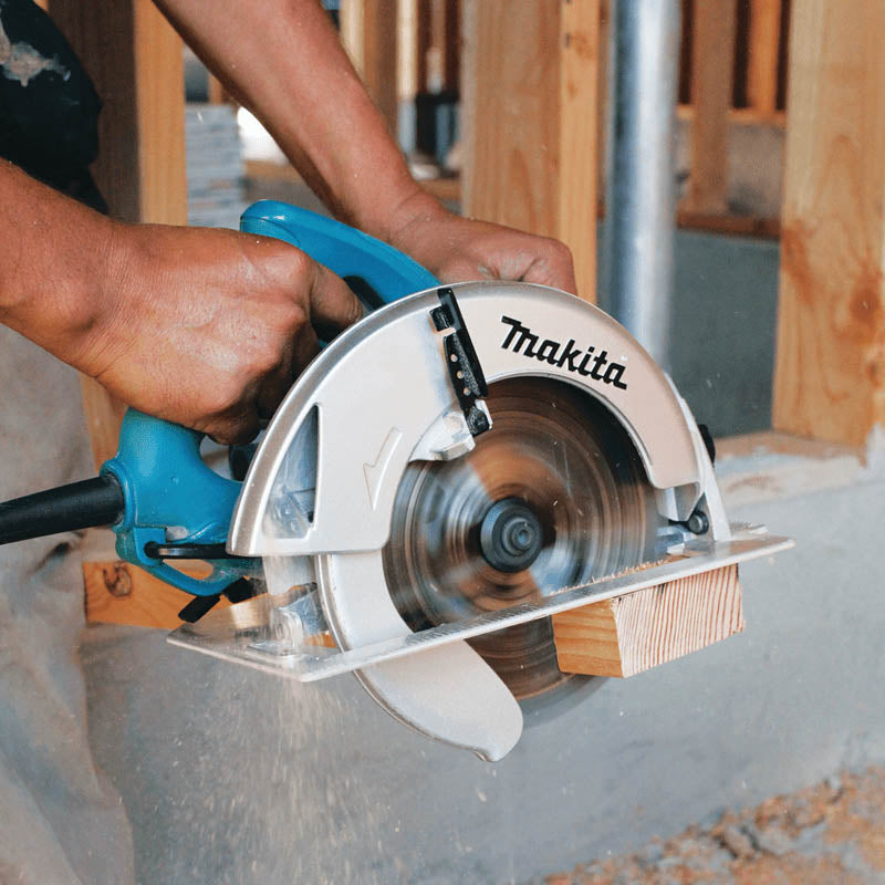SIERRA CIRCULAR 7.1/4 EJE 5/8  1800W MAKITA 5007NK