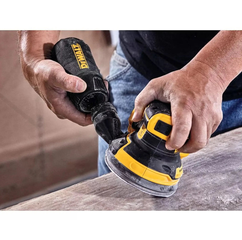 LIJADORA ORBITAL 5 PULG INAL 20V SIN BAT DEWALT DCW210B